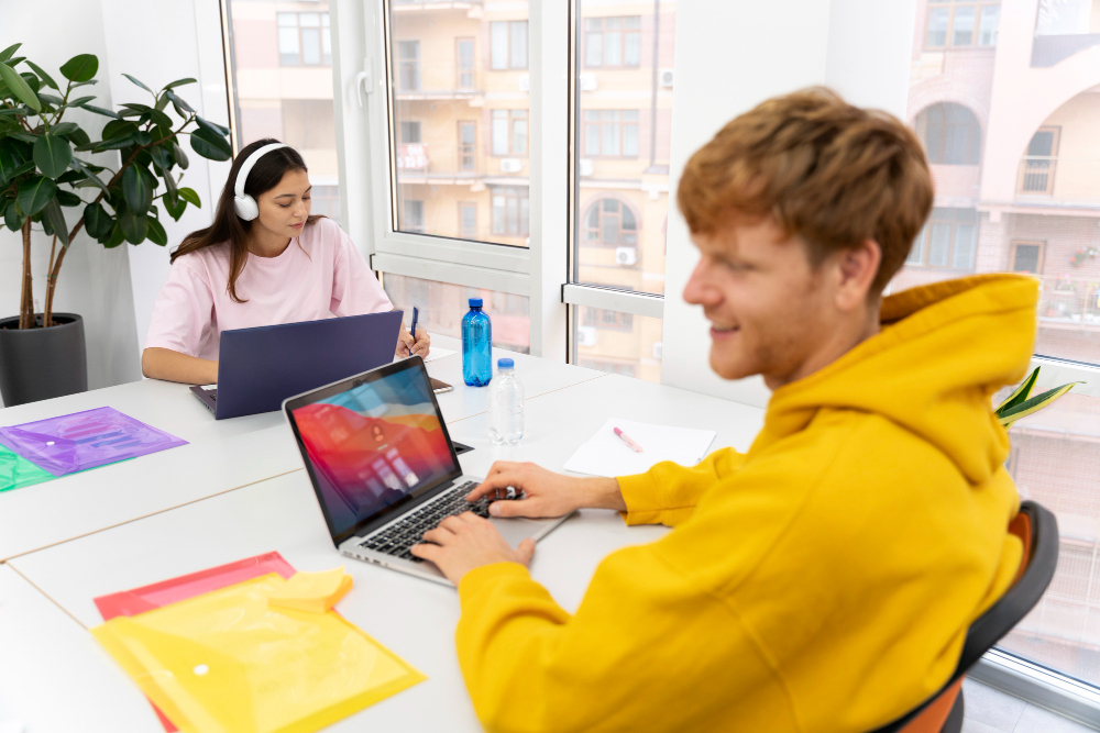 Should Businesses in Dubai Hire a Web Developer or Invest in Full Web Development Services?